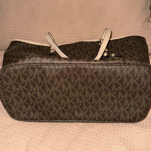 Michael Kors handbag and matching wallet - Picture 5 of 8